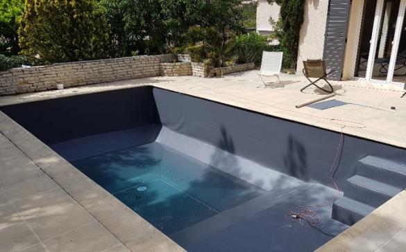 hangement liner piscine