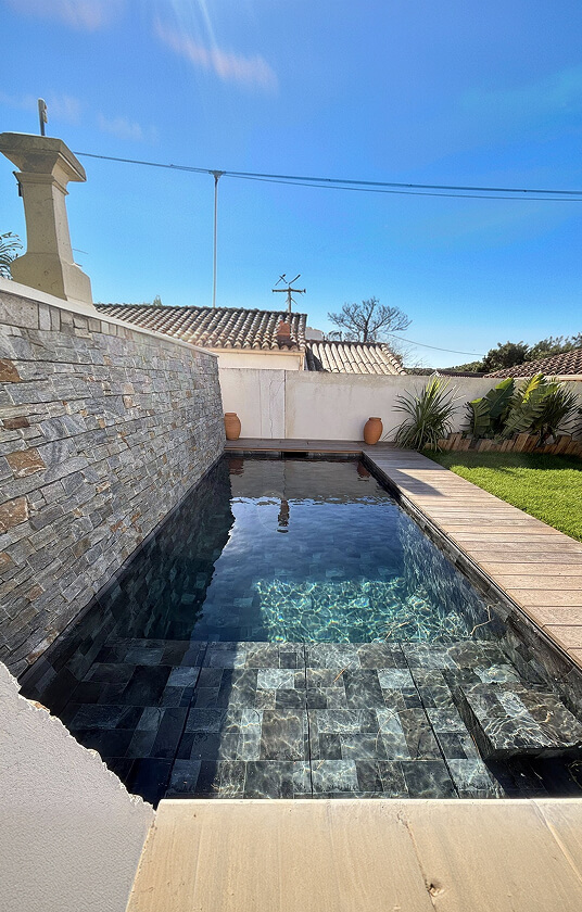 Un artisan spécialisé dans les piscines traditionnelles